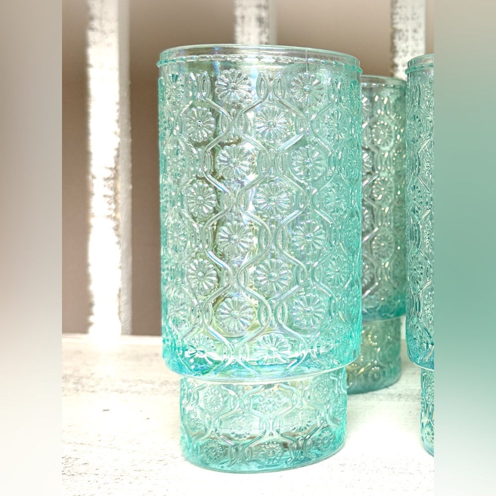 BKLYN Steel Co. G
Floral Aqua Iridescent Glass Tumbler Set (6) - Picture 4 of 4